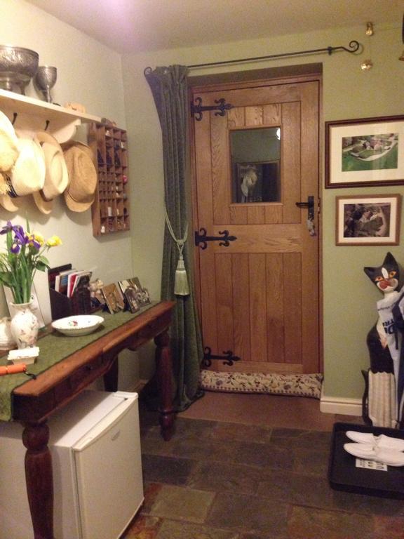 Thatch Cottage Lacock Room photo