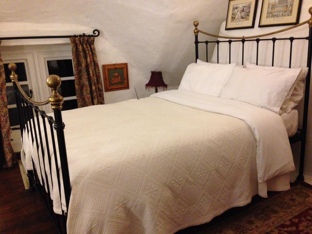 Thatch Cottage Lacock Room photo